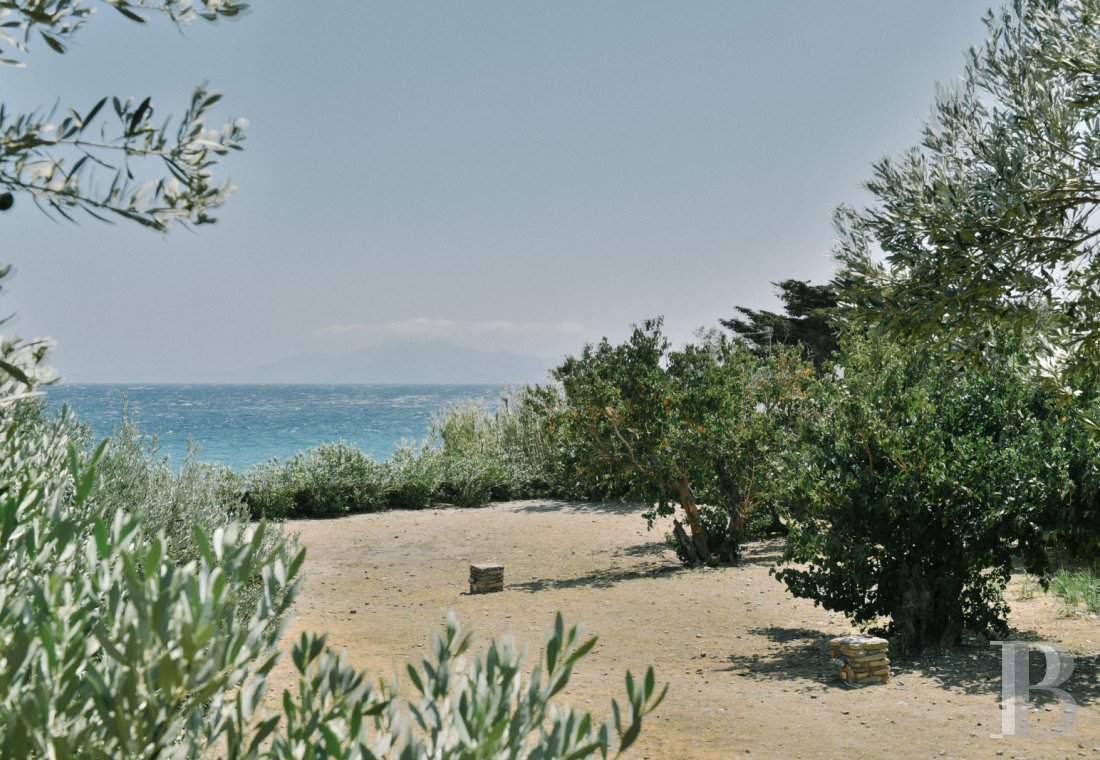 Three former sheepfolds united by a beautiful spirit by the sea in Tinos, the Cyclades - photo  n°27